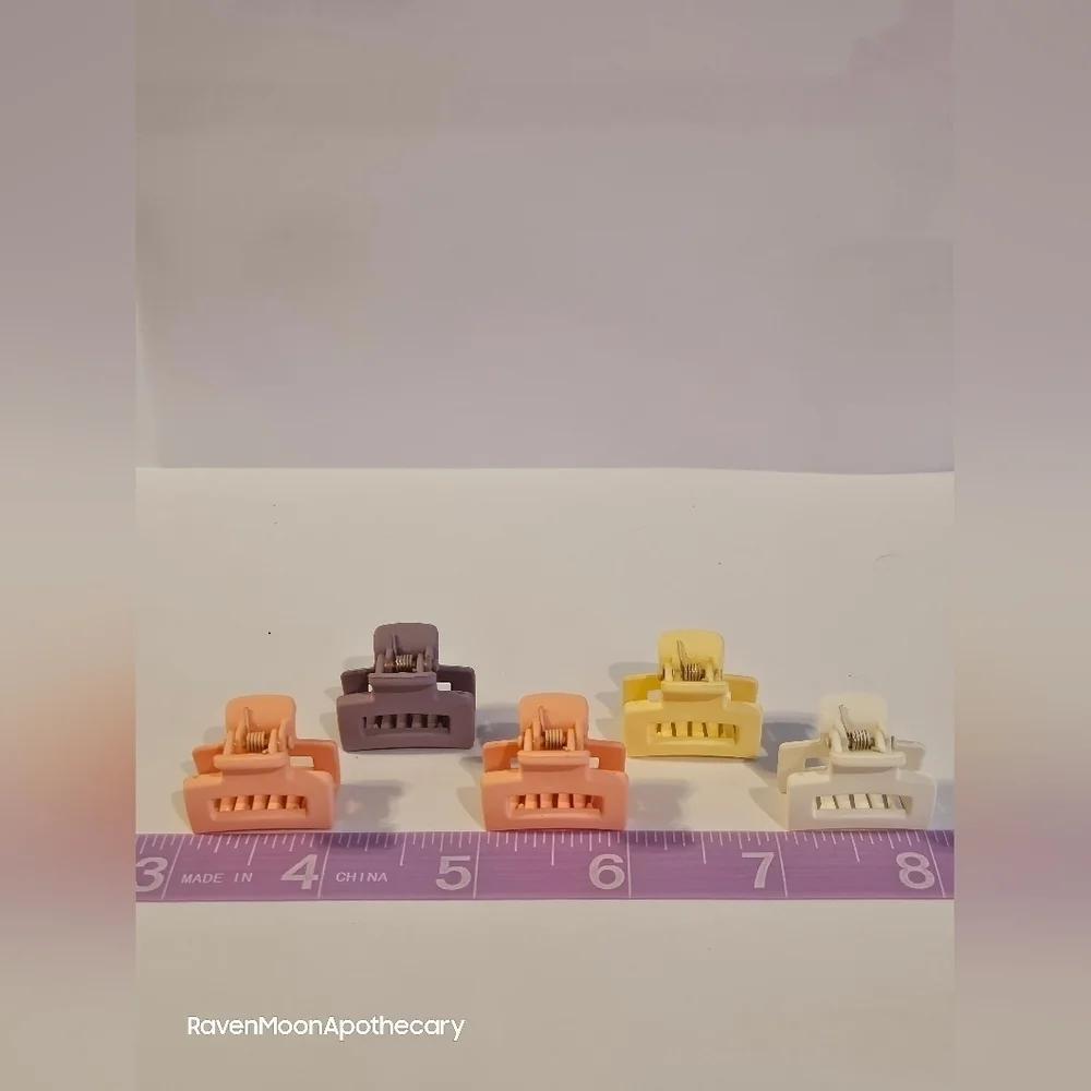 New Five Hair clips   3/15$ Bundle Deal